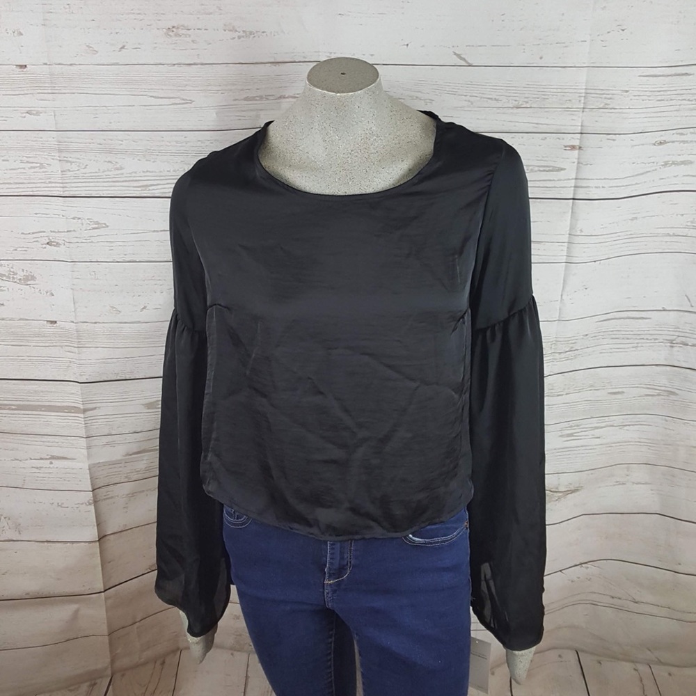 Madison & Berkeley Black Satin Bell Sleeves gg60